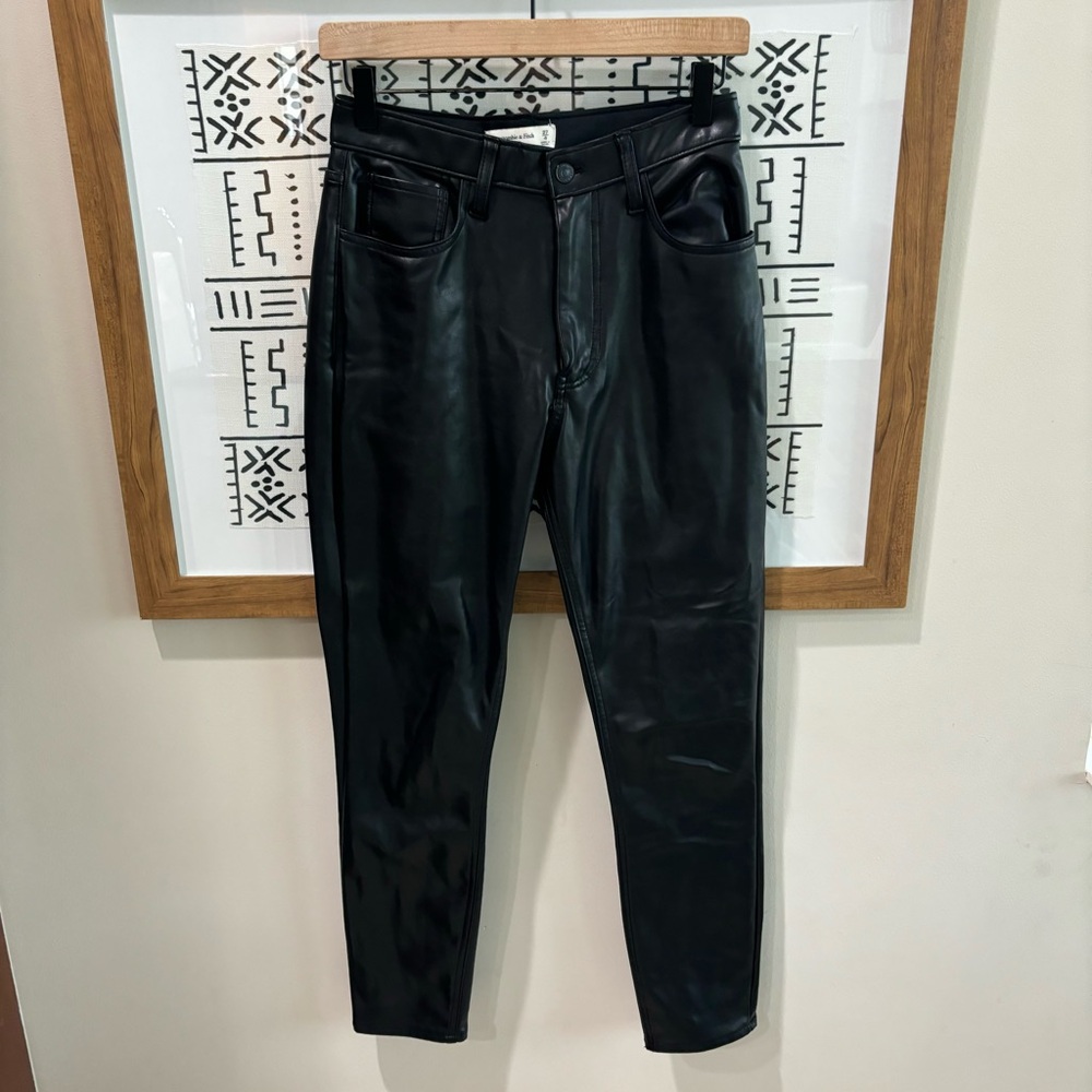 A&F The Skinny High Rise Pant